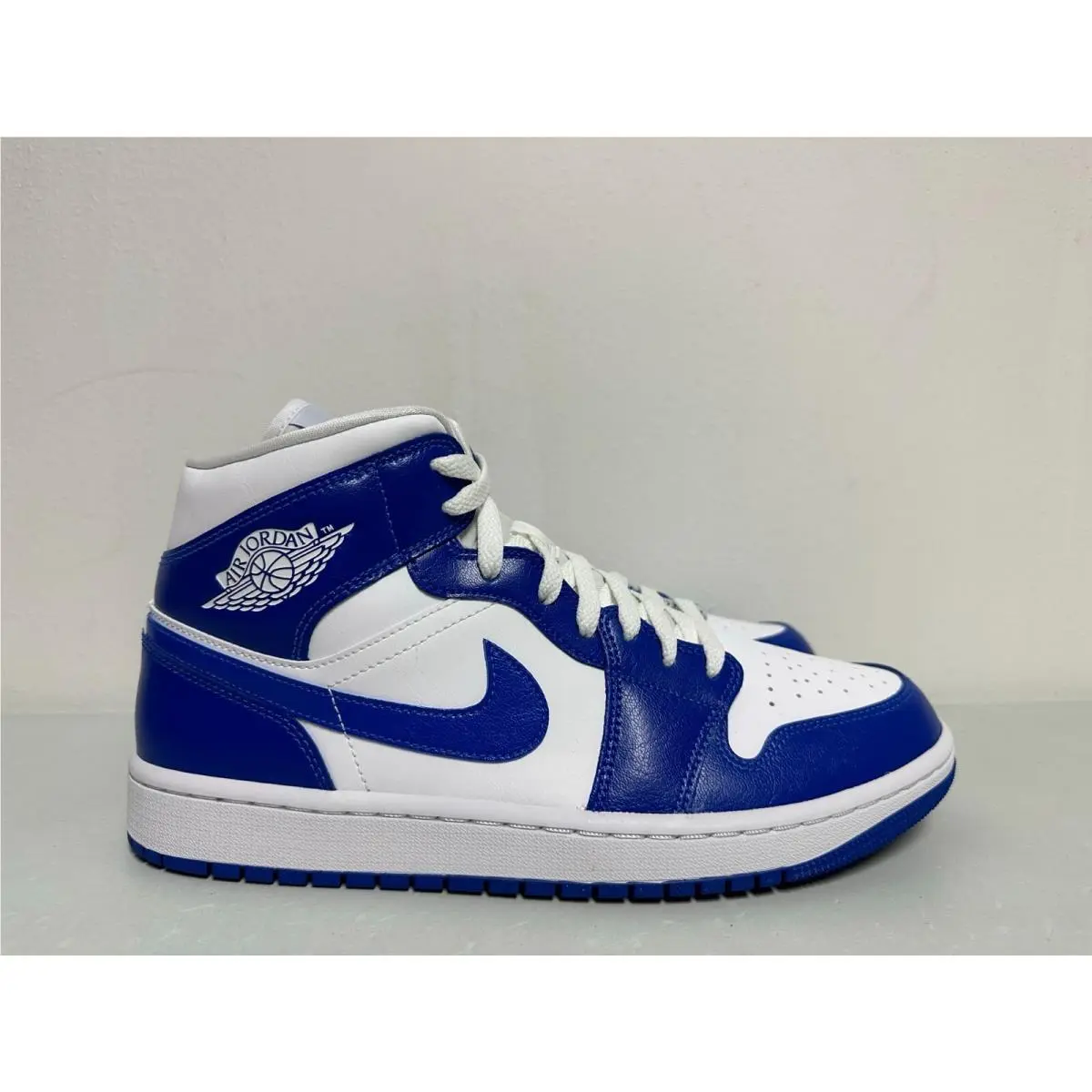 Nike Women`s Air Jordan 1 Mid Kentucky Hyper Royal BQ6472-104 Size 11.5W / 10M