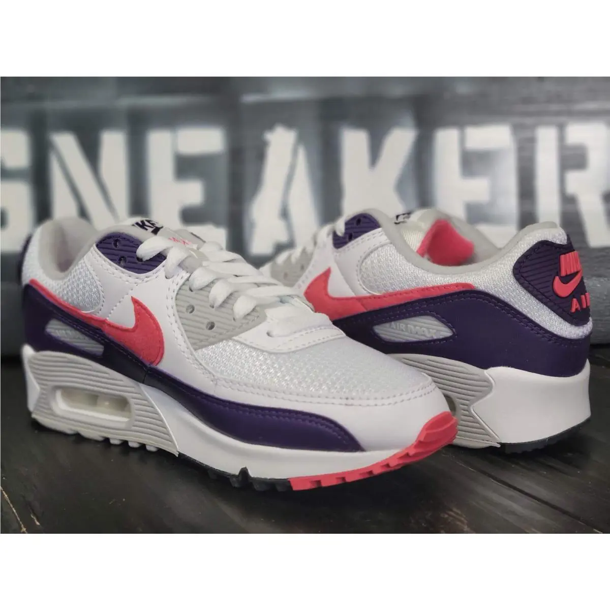 Nike shoes - White (UPC: 194494242944) 0