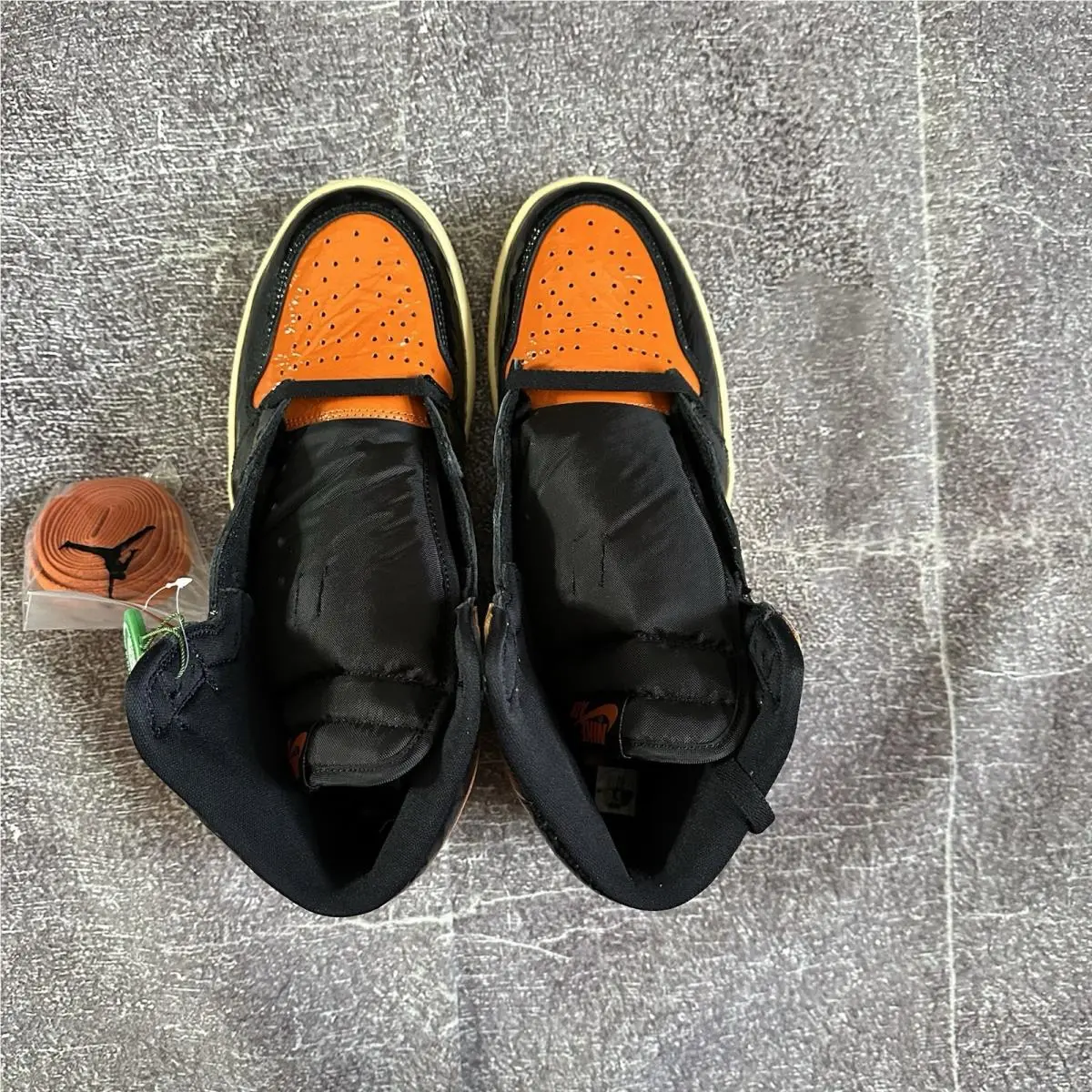 Nike shoes - Air Jordan 1 - Air - 555088-028 - Orange 2