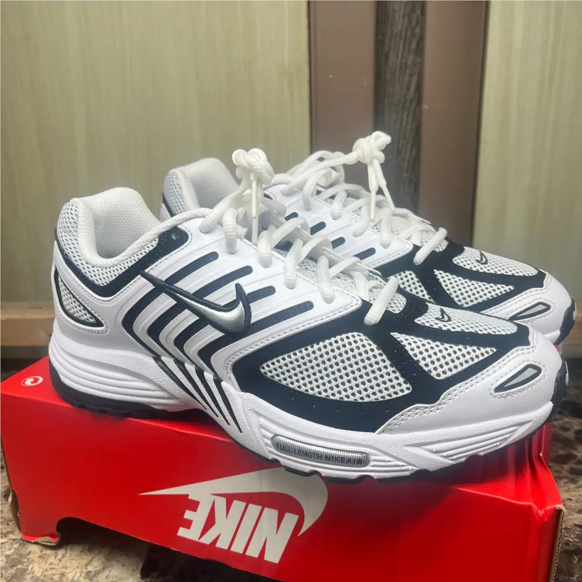 Nike shoes - White 2