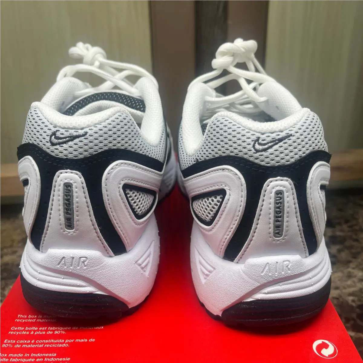 Nike shoes - White 3