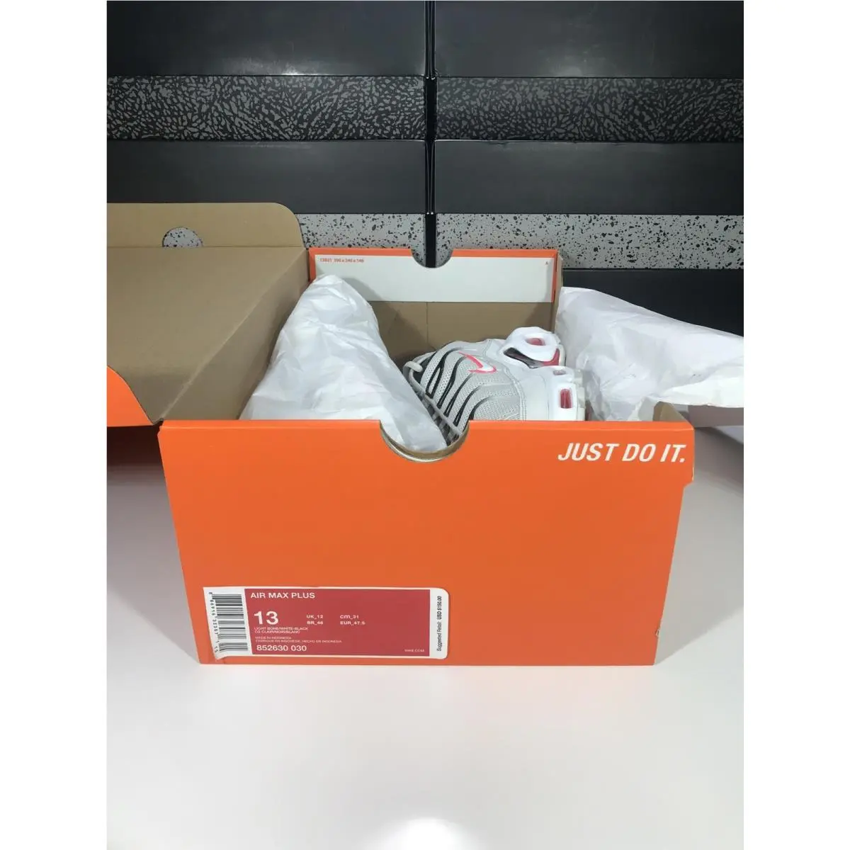 Nike shoes - Nike Air Max Plus - Air Max Plus - 852630-030 - Light Bone/White-Black, Manufacturer: Light Bone White Black (UPC: 0886916323071) 3