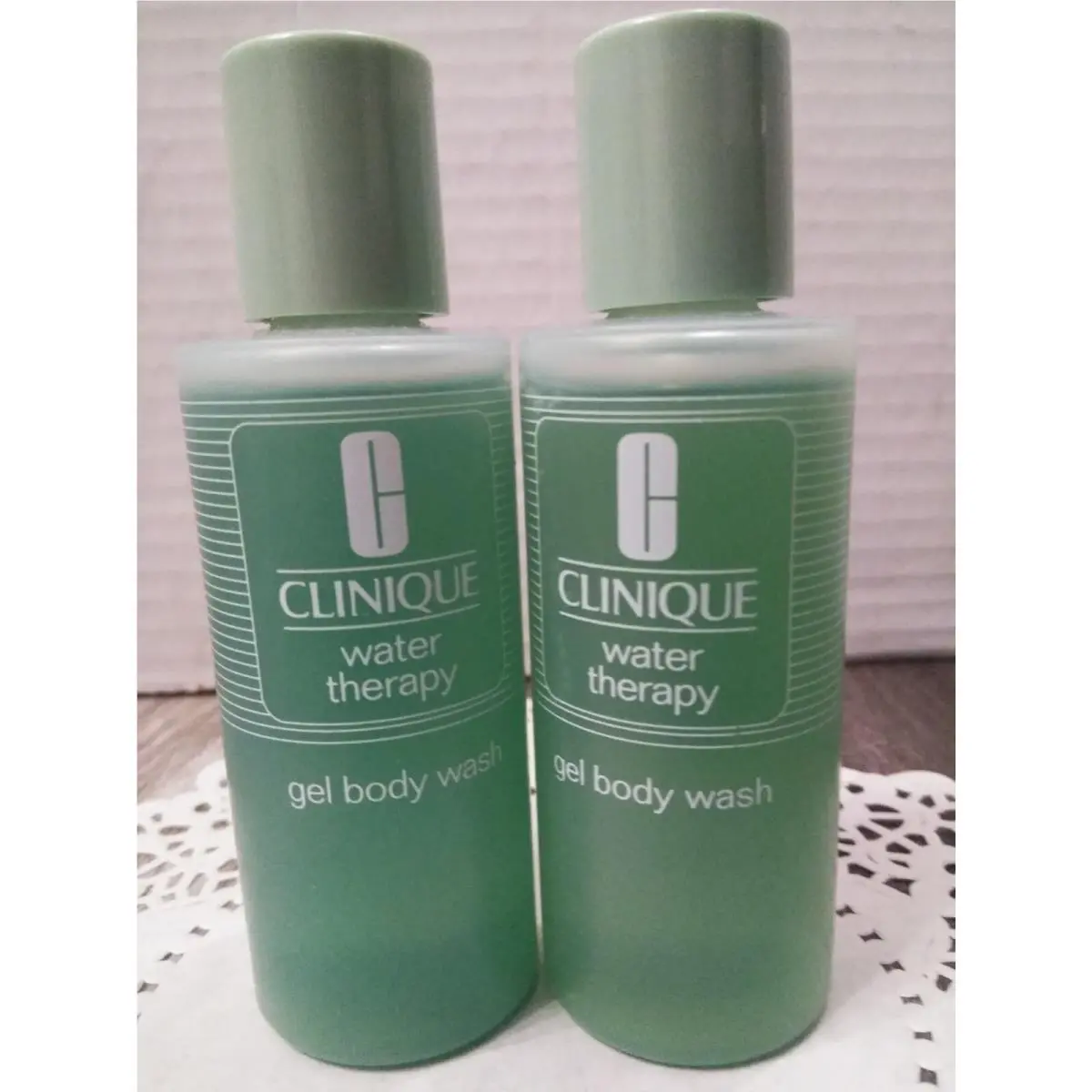 N.o.s. Clinique Water Therapy Gel Body Wash Vintage 2 fl oz 59 mL EA 2PK