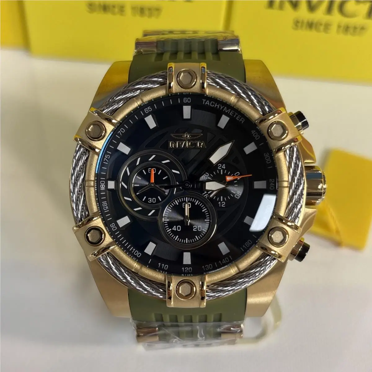 Bolt Vestige Men`s Watch - 52mm Green Gold Rare by Invicta