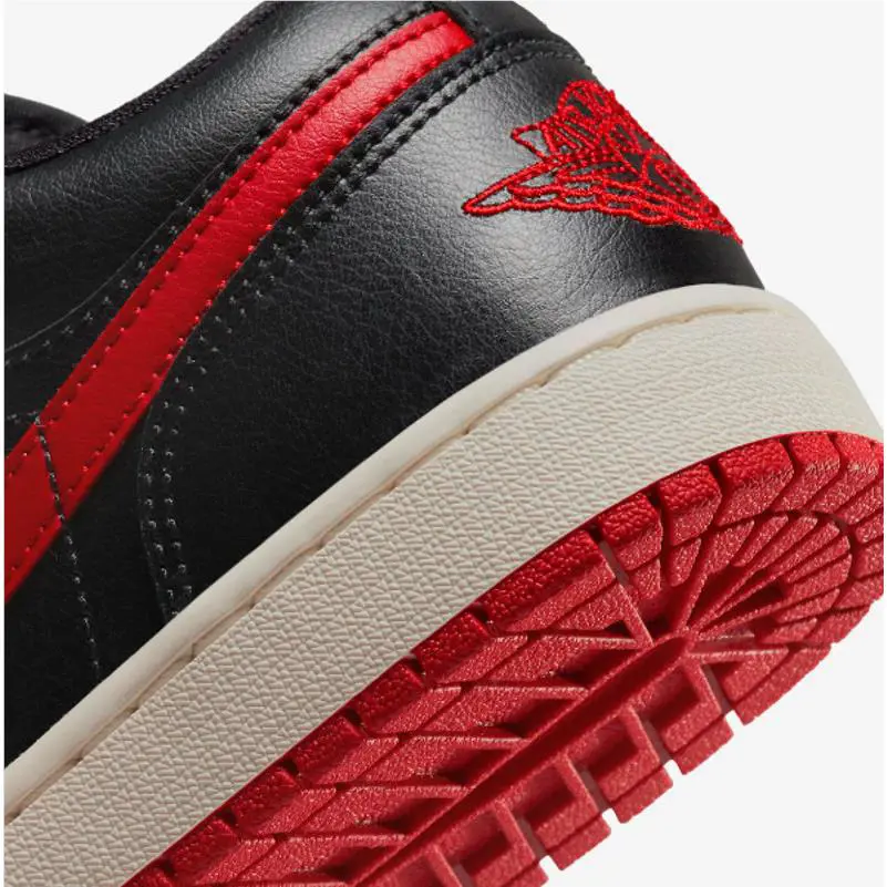 Nike shoes - Black/Gym Red 3