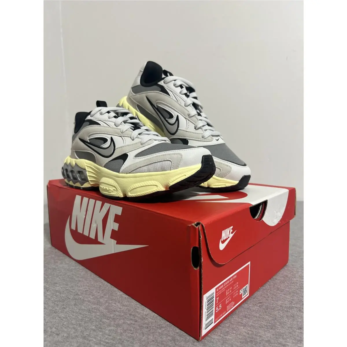 Nike Zoom Air Fire Shoes Womens Size 7 Particle Grey Metallic Silver DV1129-003