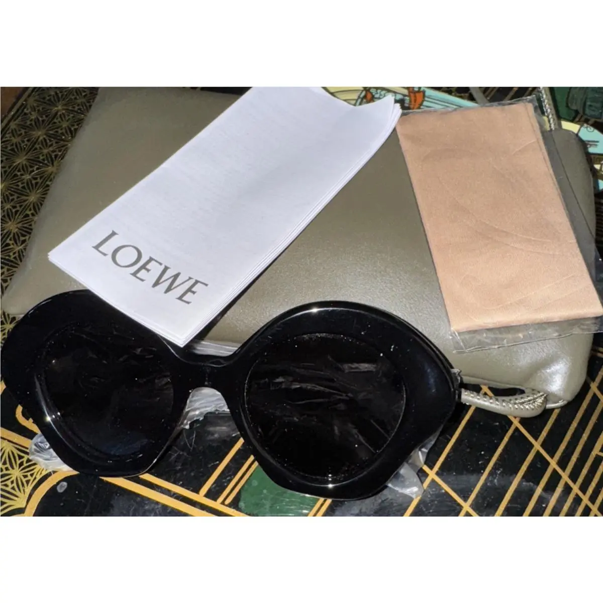 Loewe Woman Man Sunglasses Black Round Pop Sunnies Case