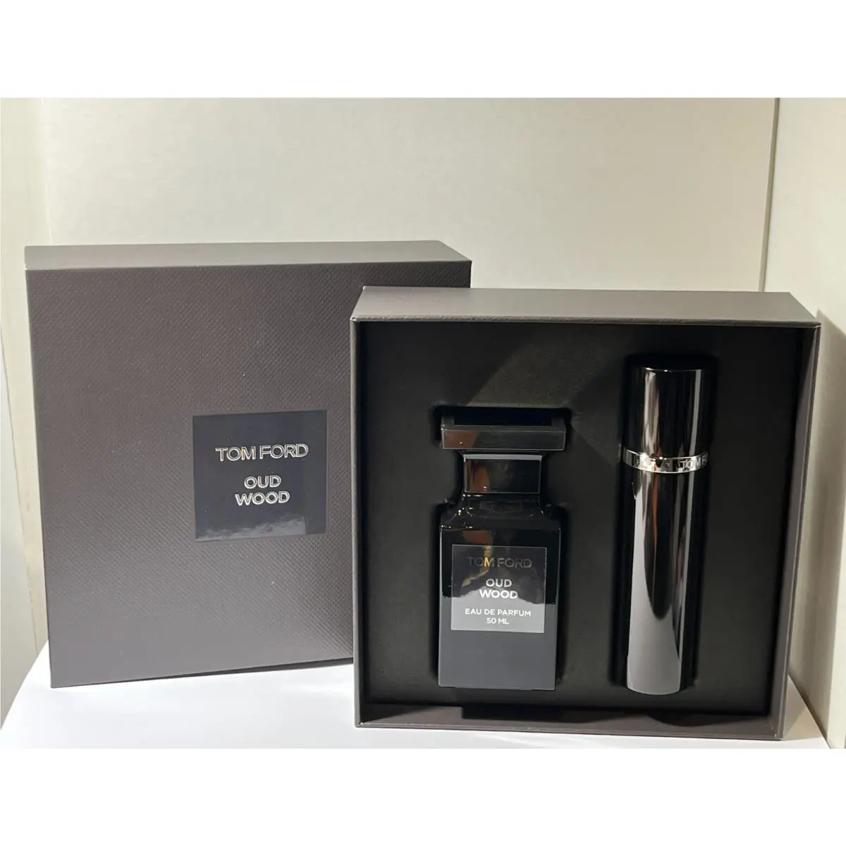 Tom Ford Private Blend Oud Wood 2pc Set 1.7oz Eau de Parfum + .34oz Travel Spray