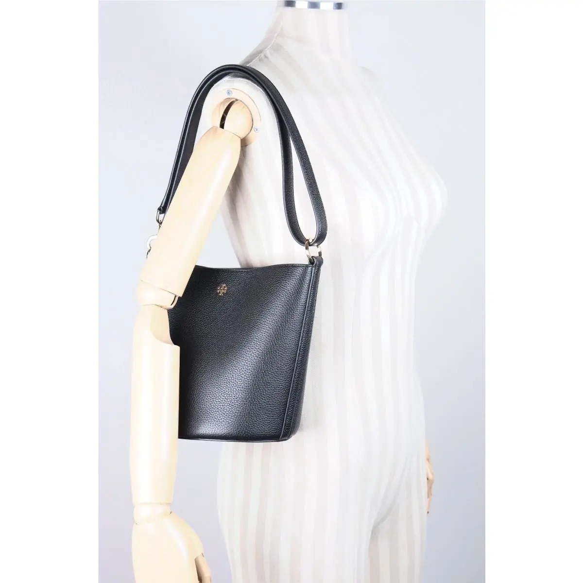 Tory Burch Blake Black Leather Bucket Bag Shoulder Purse Crossbody 159490
