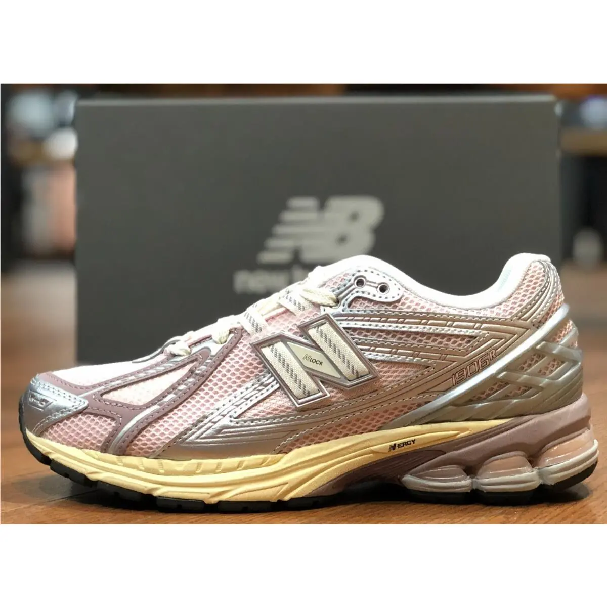 New Unisex New Balance 1906R Classics Running Shoe Rose Pink U1906RNF