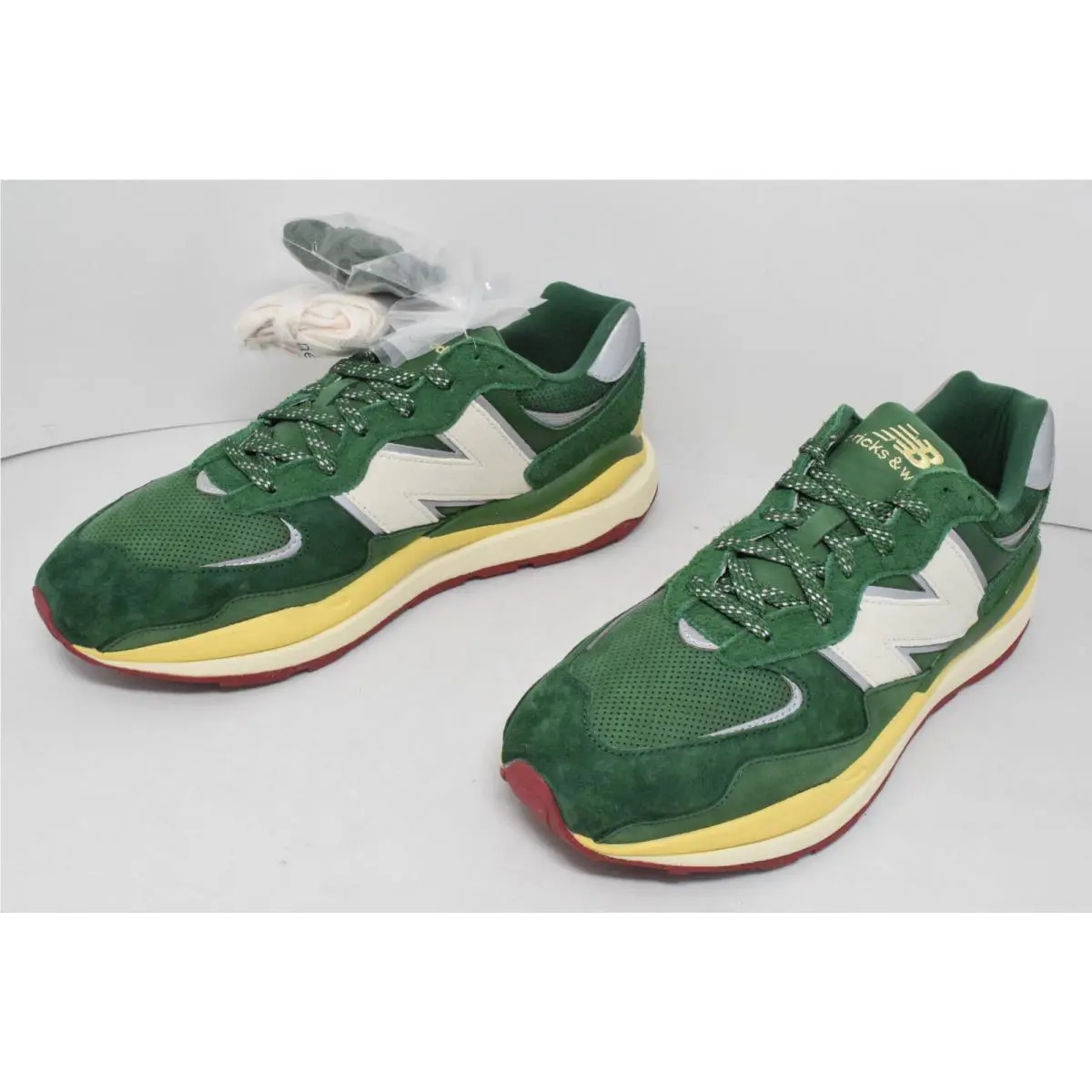 New Balance shoes - Multicolor (UPC: 195481693565) 1