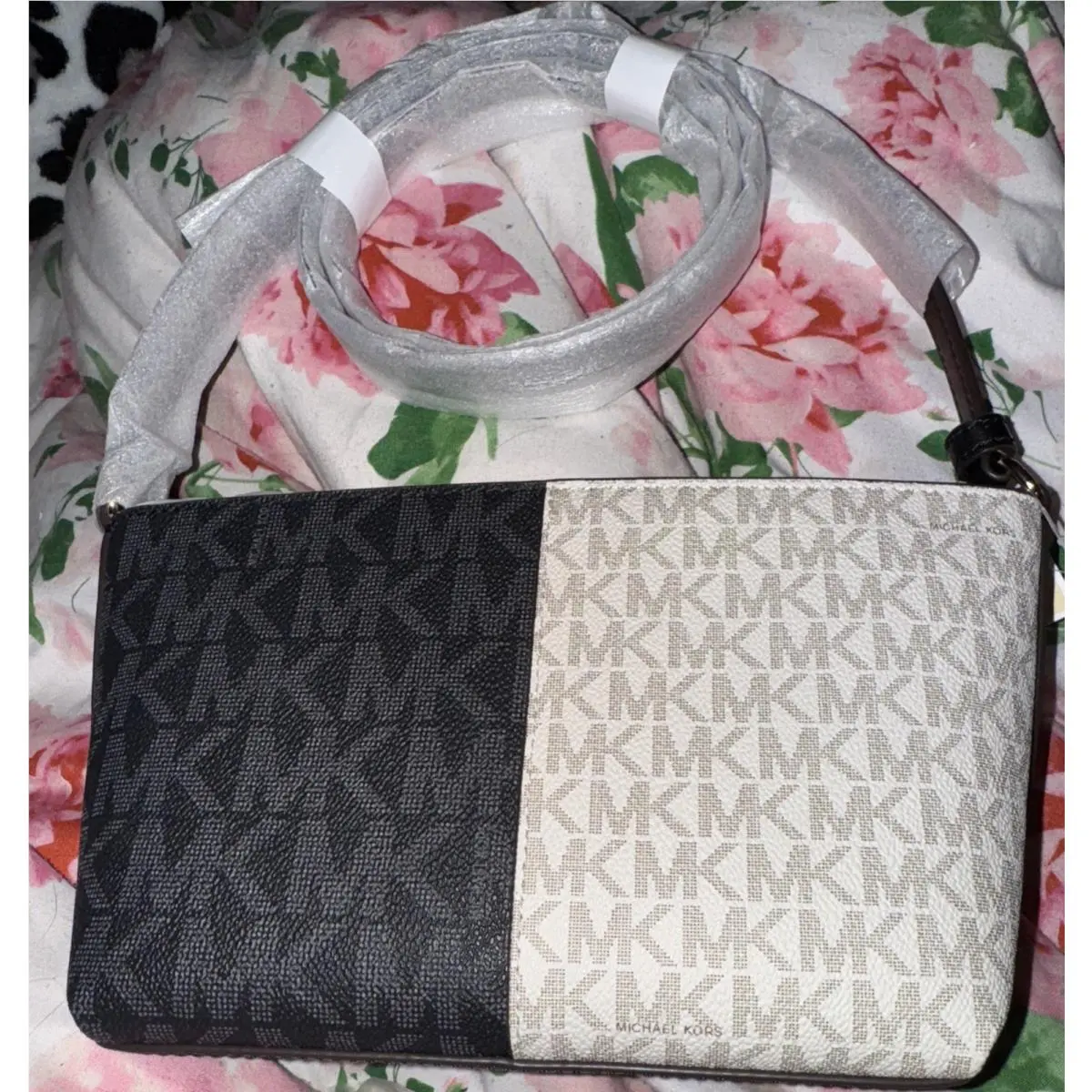 Michael Kors Jet Set Small Top Zip Crossbody Bag 2 Tone Black White Cream Logo