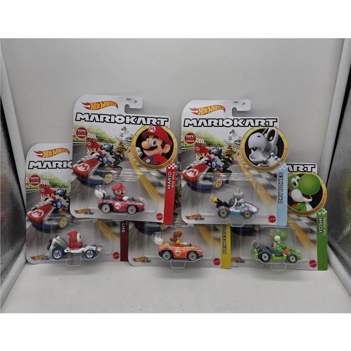 Hot Wheels 2020: Mario Kart - Dry Bones Yoshi Mario Princess Daisy Shy Guy