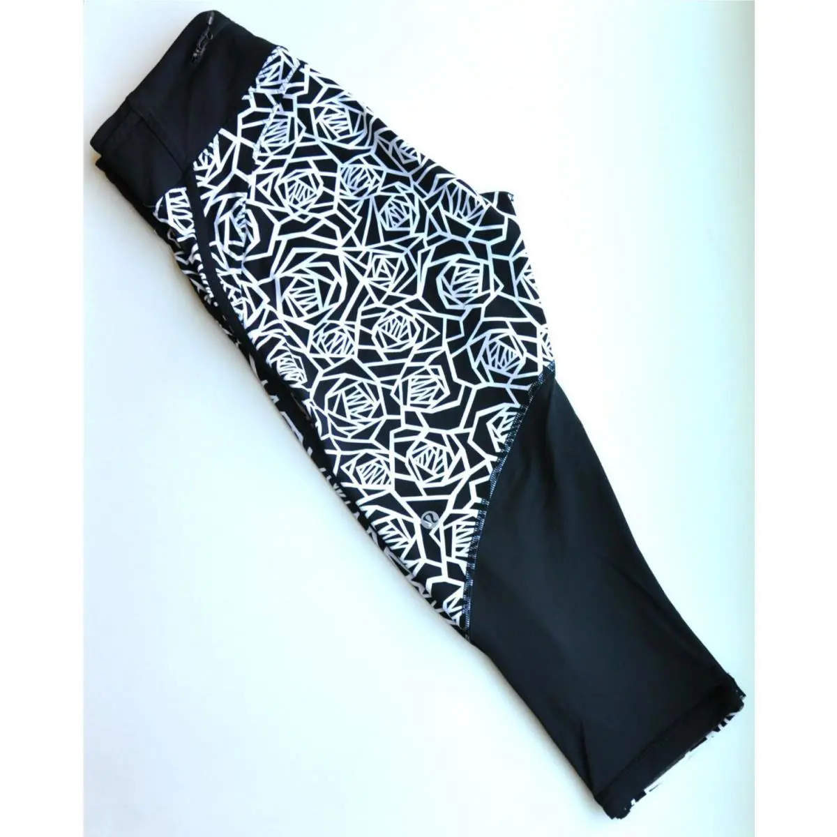 Lululemon clothing - Black & White, Code: CDSW/BLK 0