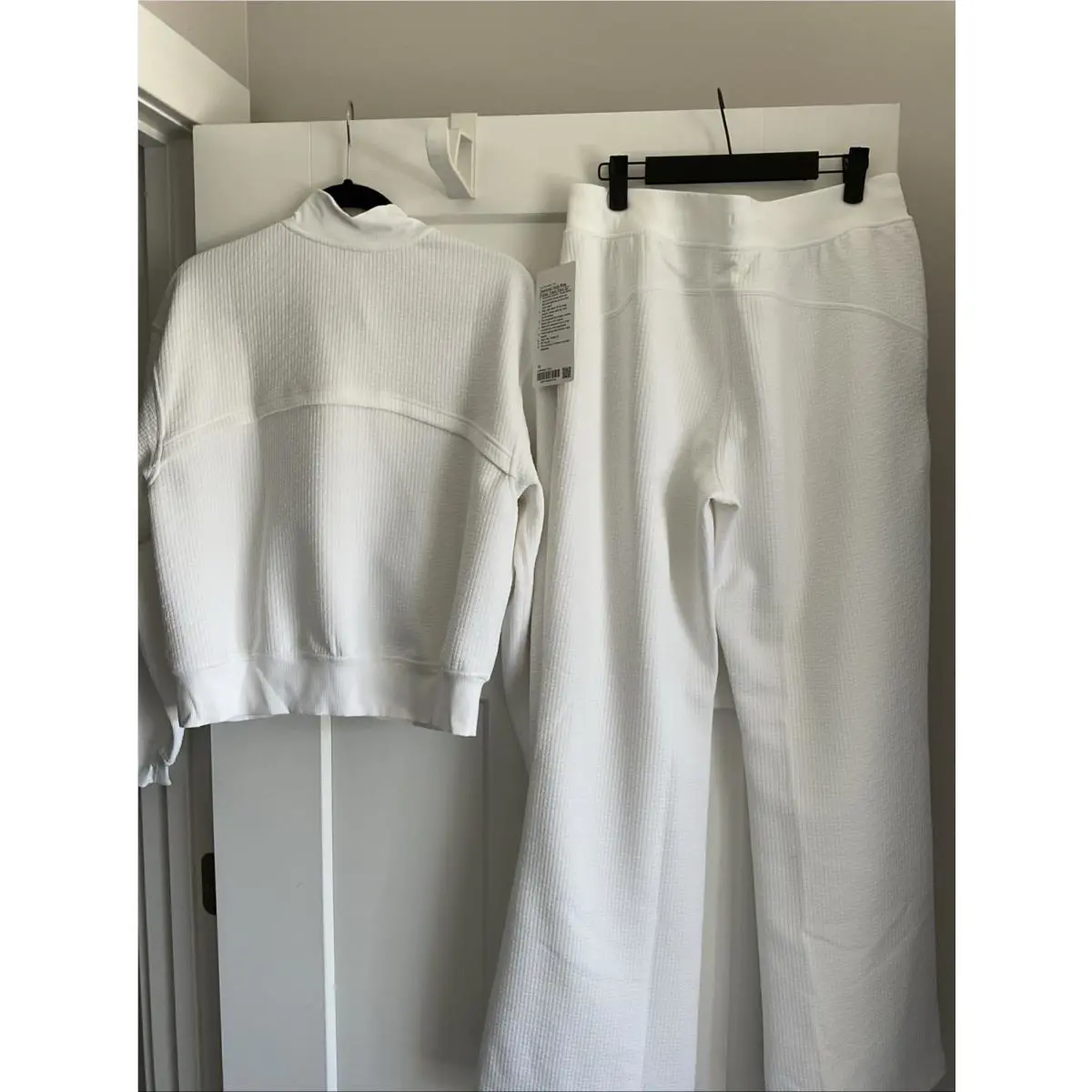 Lululemon clothing - White 4
