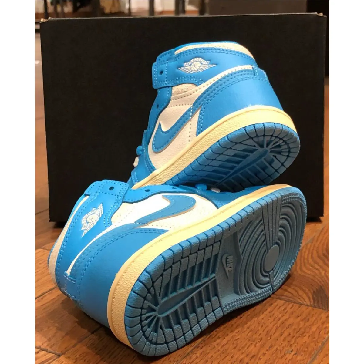 Nike shoes - Air Jordan 1 - Air - White 5