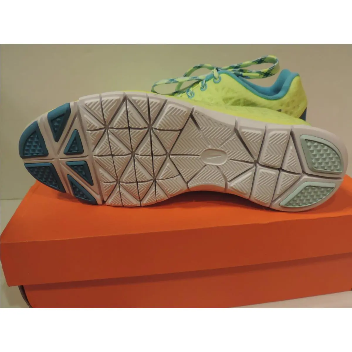Nike shoes - volt 8