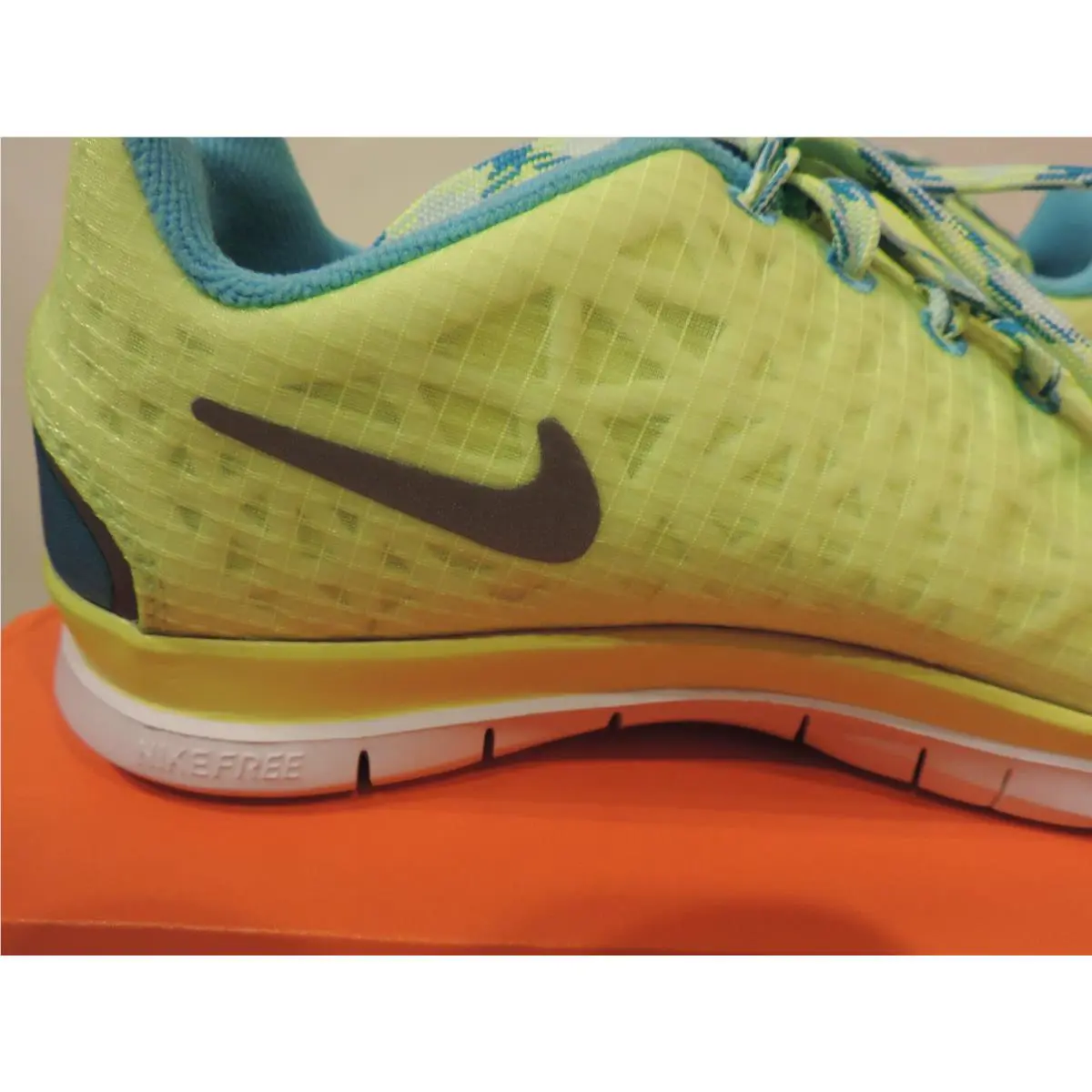 Nike shoes - volt 14