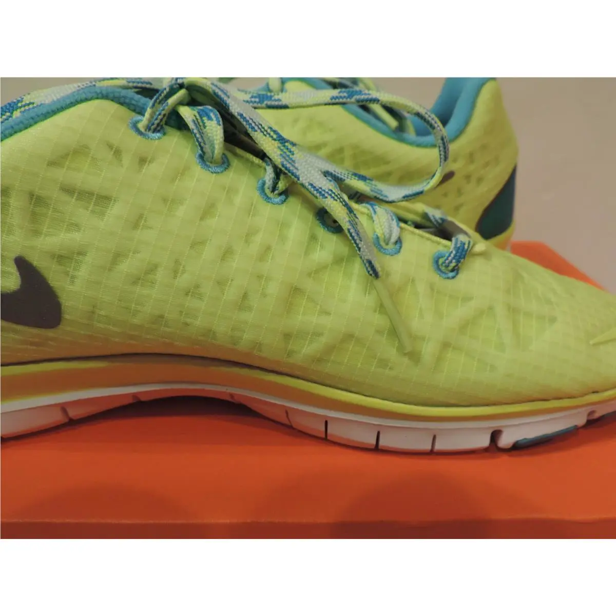 Nike shoes - volt 15