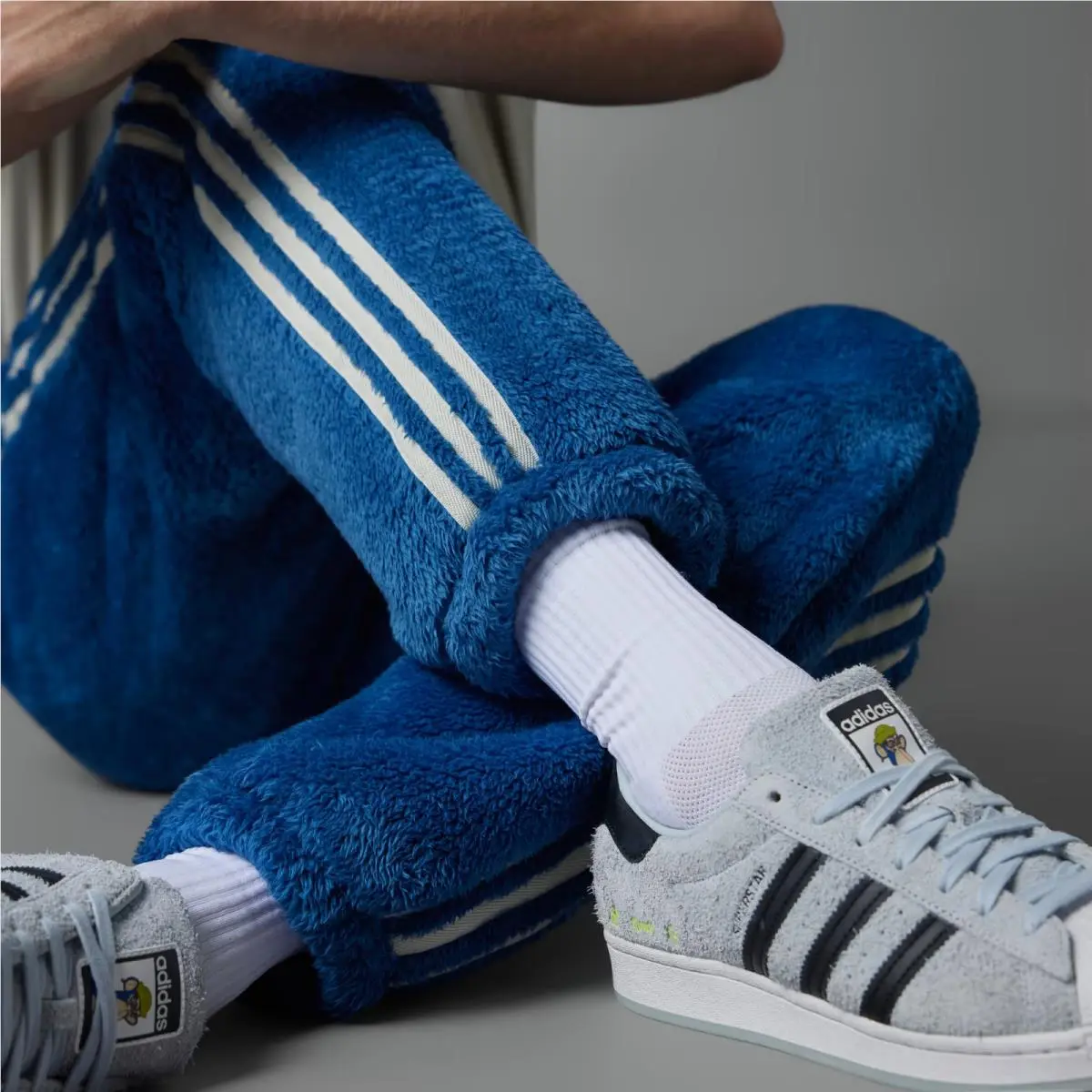 Adidas clothing - adidas Originals - Originals - IJ9084 - Trace Royal 5