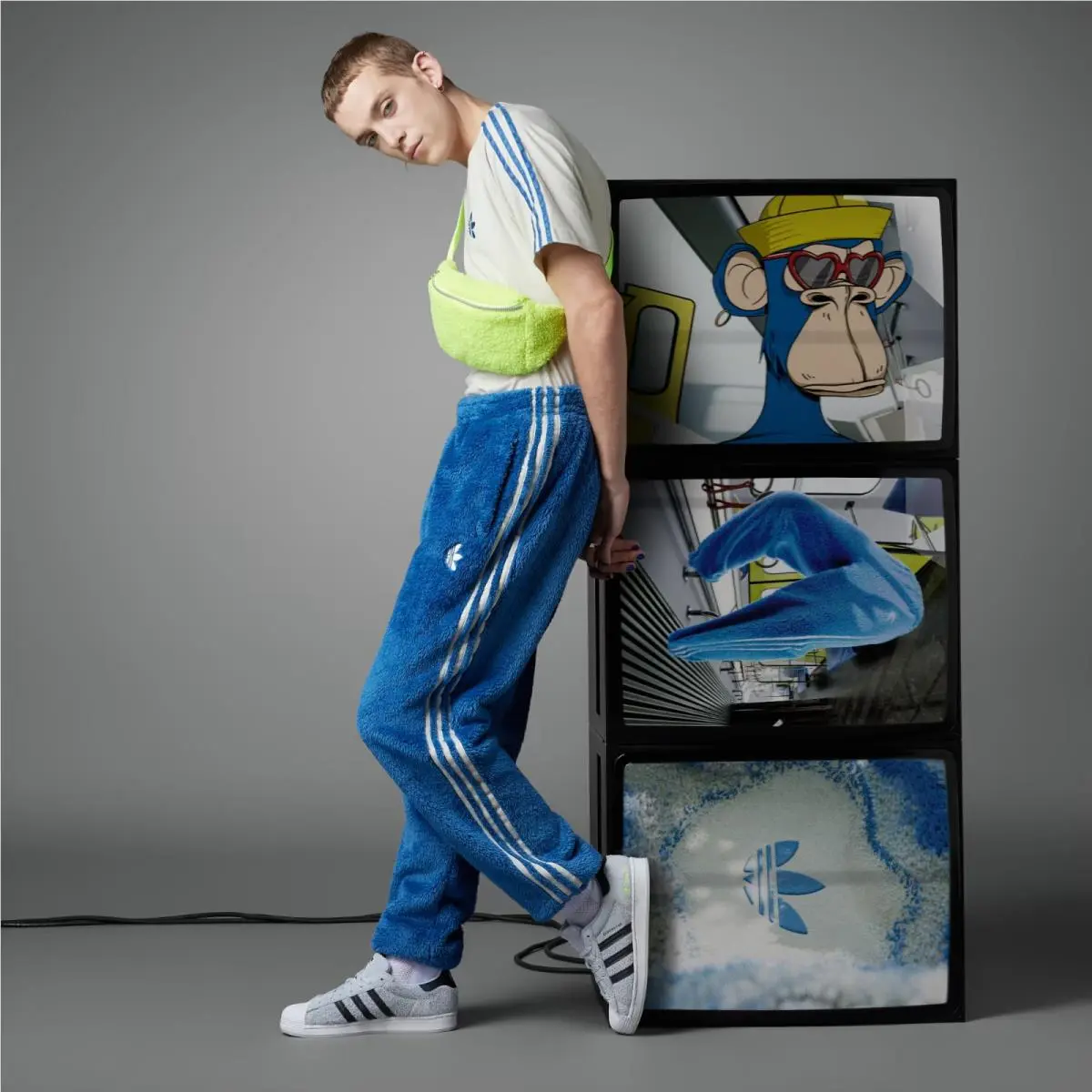 Adidas clothing - adidas Originals - Originals - IJ9084 - Trace Royal 12