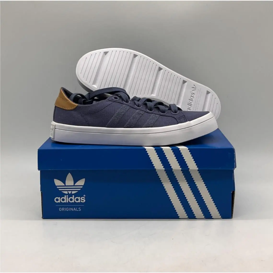 Adidas Courtvantage Sneakers Athletic Shoes Women`s Size 6 BY9232