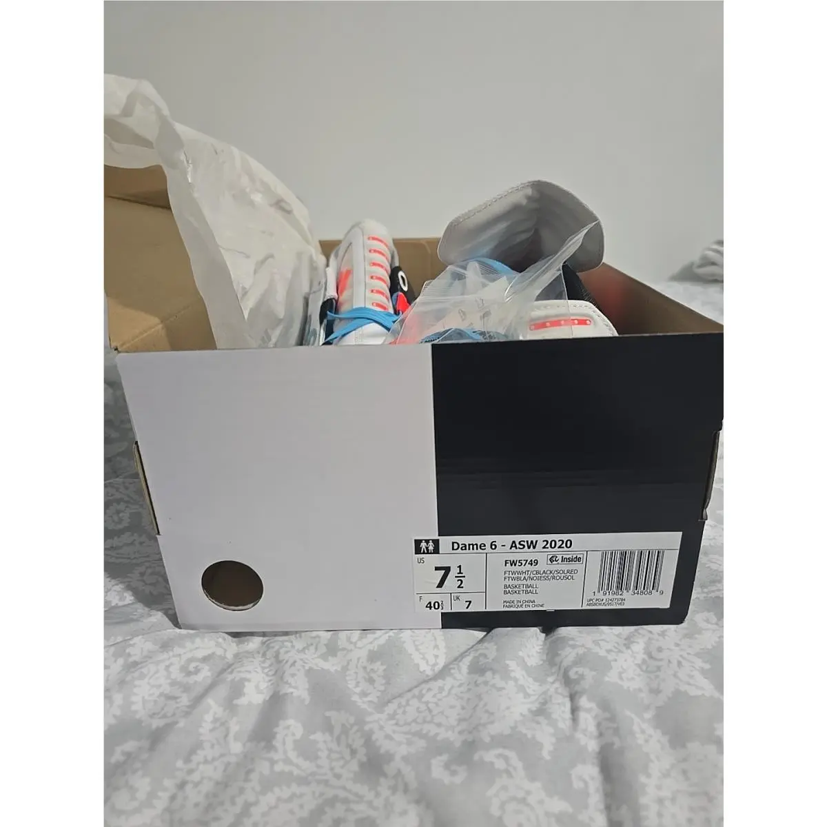 Adidas shoes - adidas Dame 6 - Dame - FW5749 - White, Manufacturer: Cloud White/Core Black/Solar Red 0