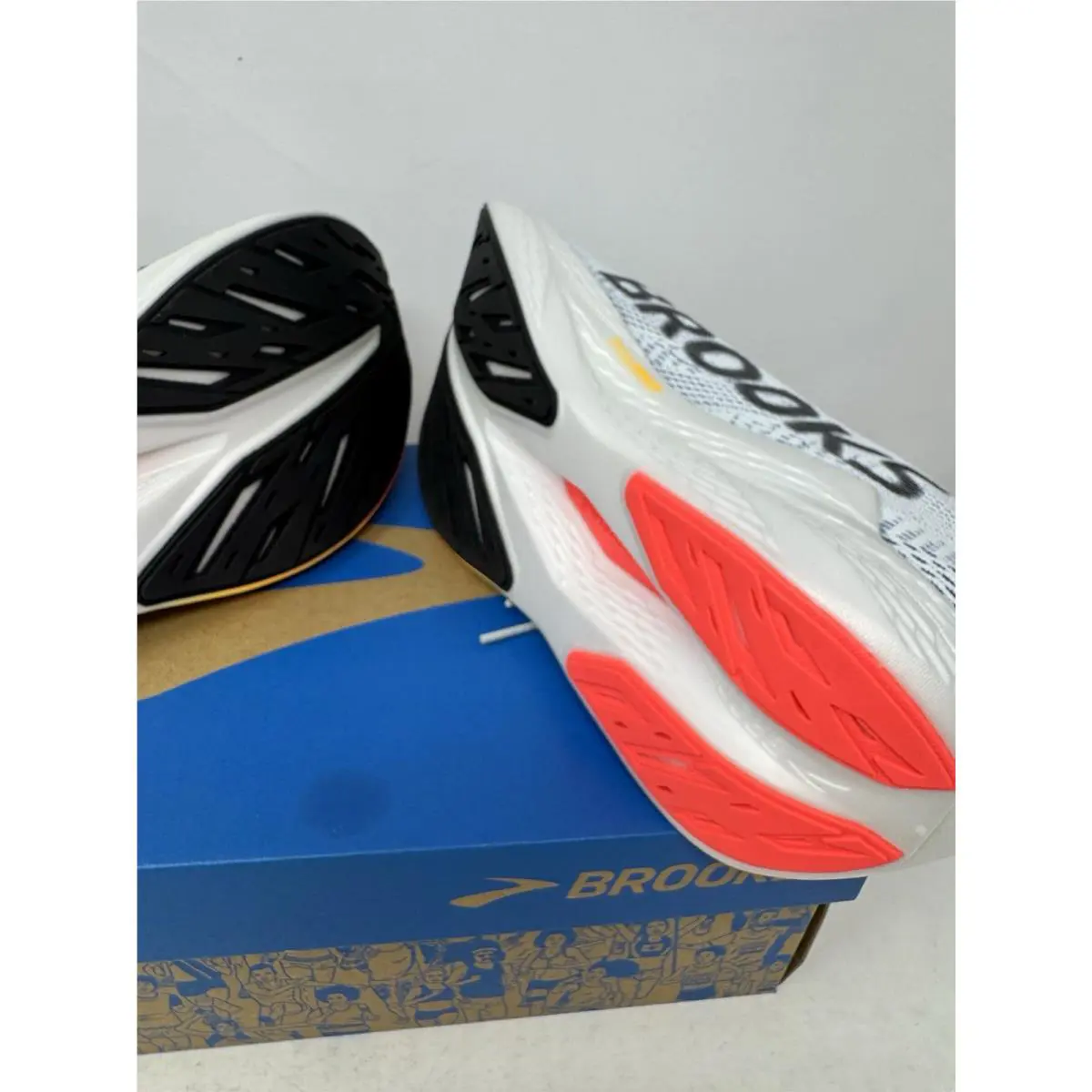 Brooks shoes - Hyperion - Hyperion - Illusion/Coral/Black 4
