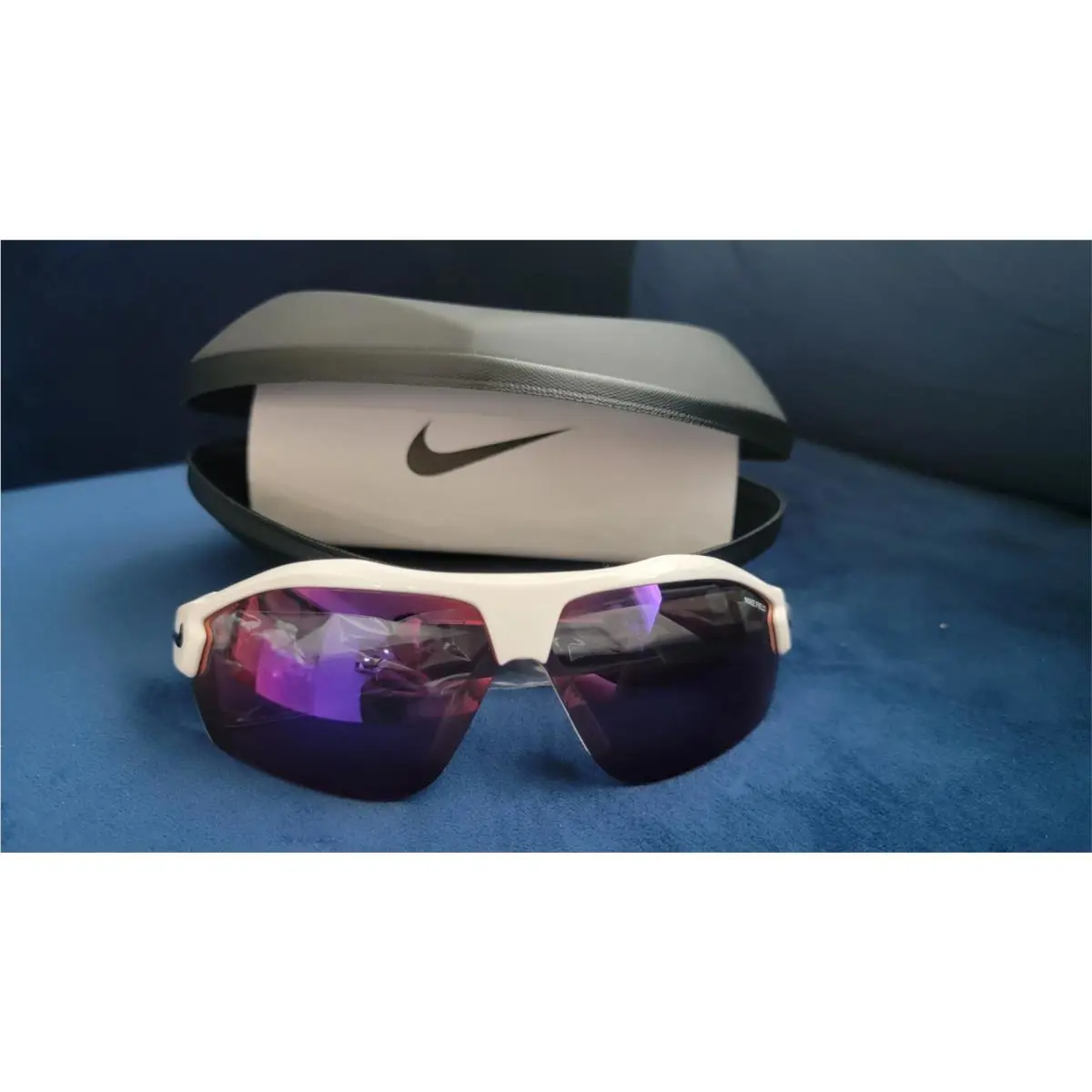 Nike Show X3 Team Sunglasses DN9252 Base Curve Value with Case