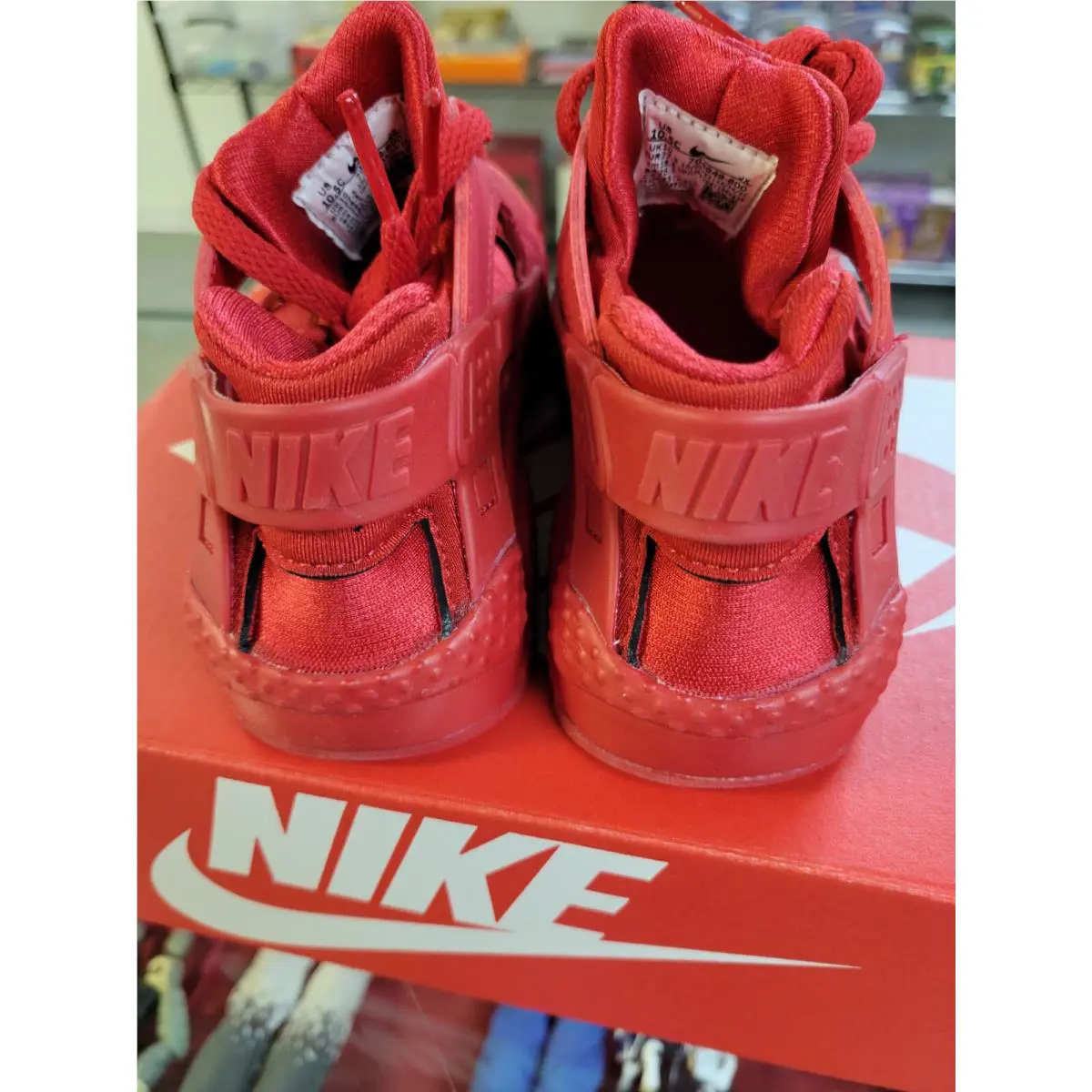 Nike shoes - Air Huarache ` Triple - Air Huarache Triple - Red (UPC: 675911880838) 2