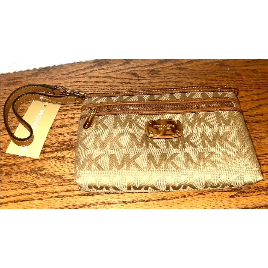 Michael Kors Large Signature Jacquard Wristlet Camel Jet Set Item