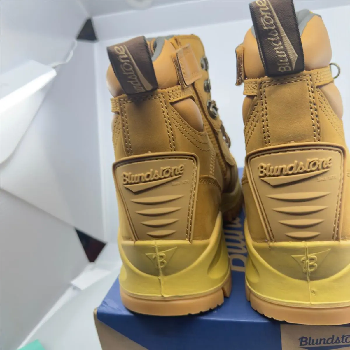 Blundstone shoes - Yellow 3
