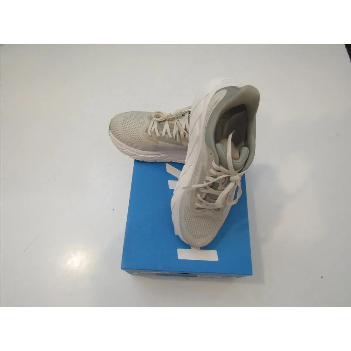 Hoka shoes - Hoka One One Arahi 7 - Beige (UPC: 197634104973) 2