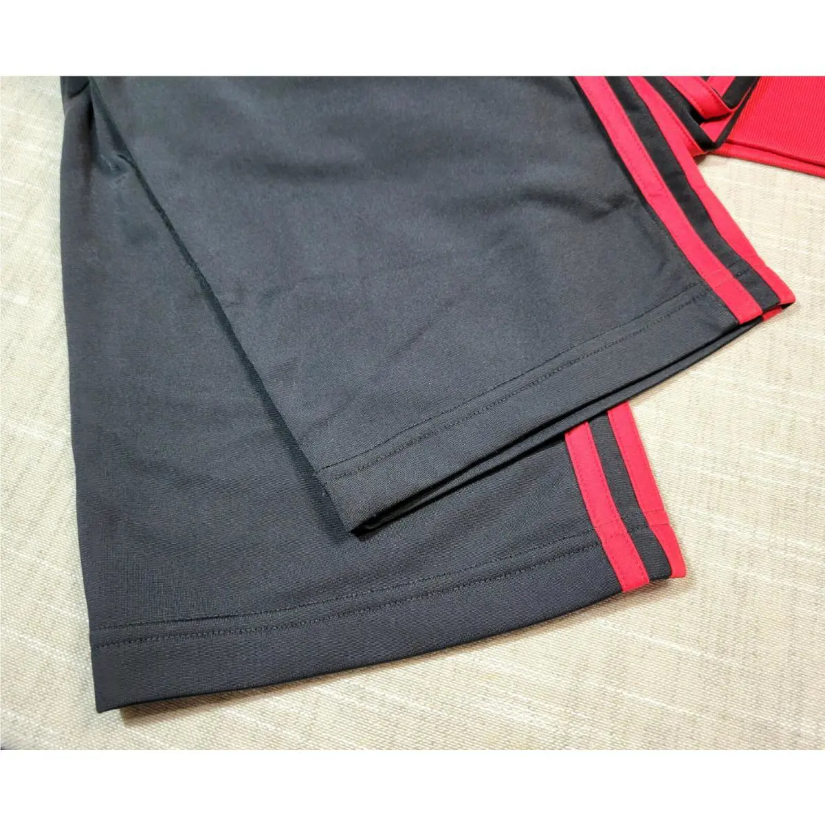 Adidas clothing - red/black 9