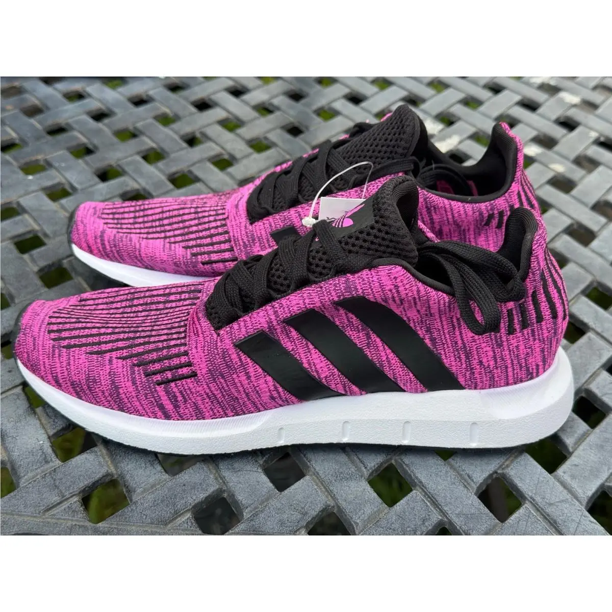 Adidas Swift Run J Women’s Athletic Shoe’s Size 7 Pink Black
