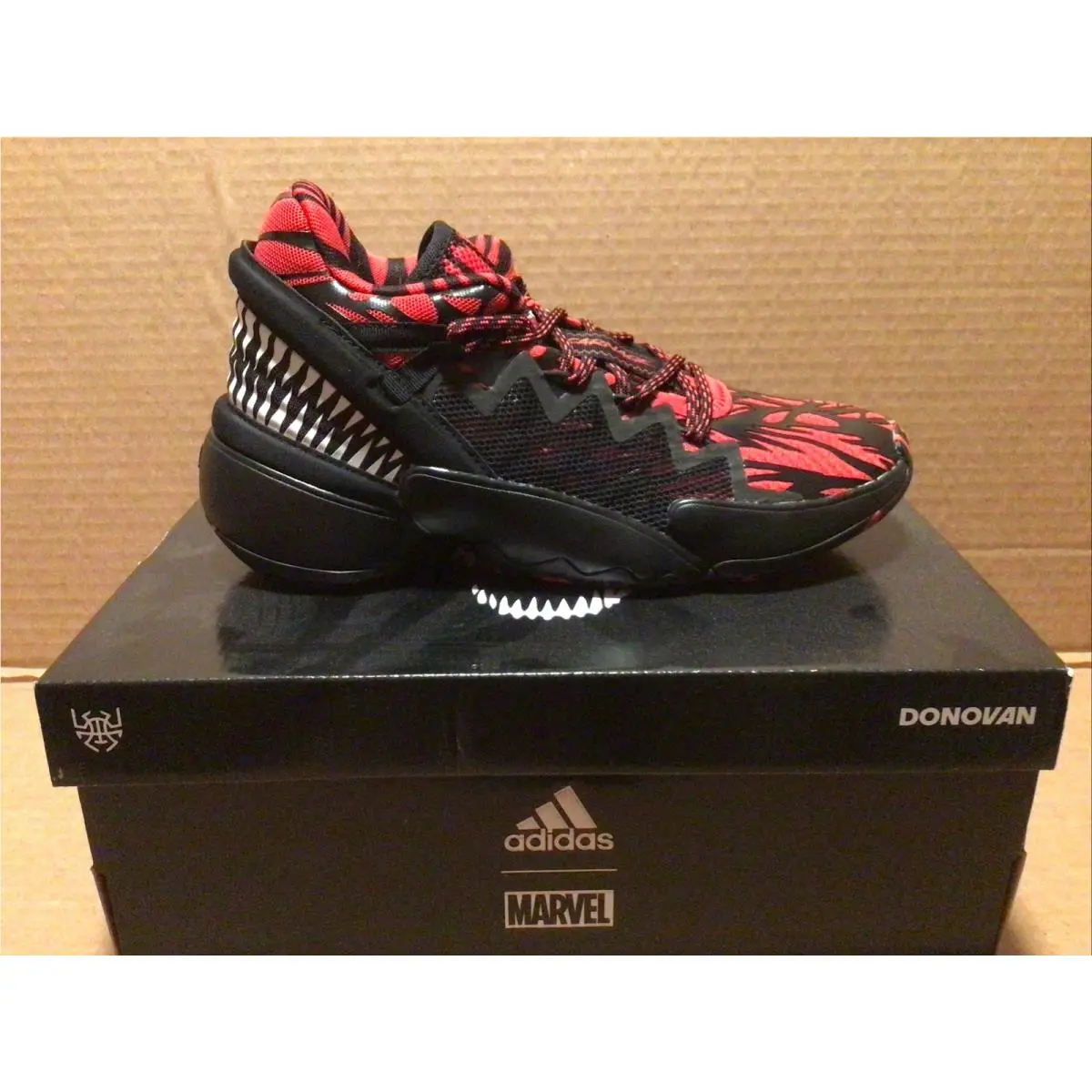 Adidas D.o.n Issue 2 J Marvel ‘venom Carnage’ Size 6Y