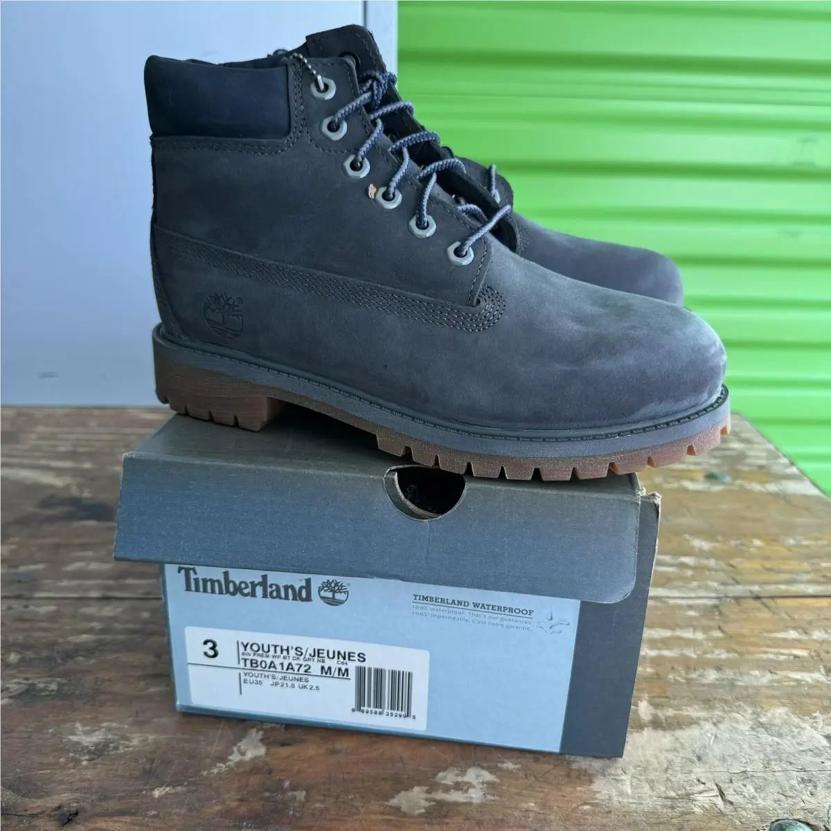 Timberland 6in Premium Boot Grey Boots Classic 3 Youth Primaloft