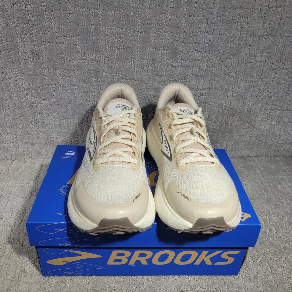 Brooks shoes - Brooks Divide - Divide - 120418-1B-151 - Beige 0