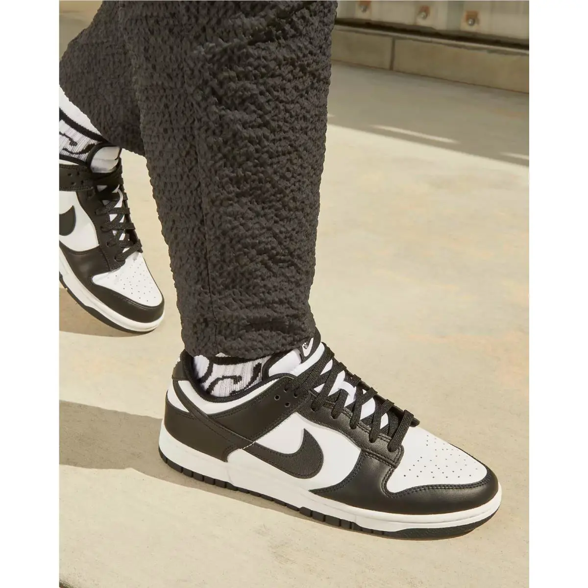 Nike shoes Dunks - Black and White 13