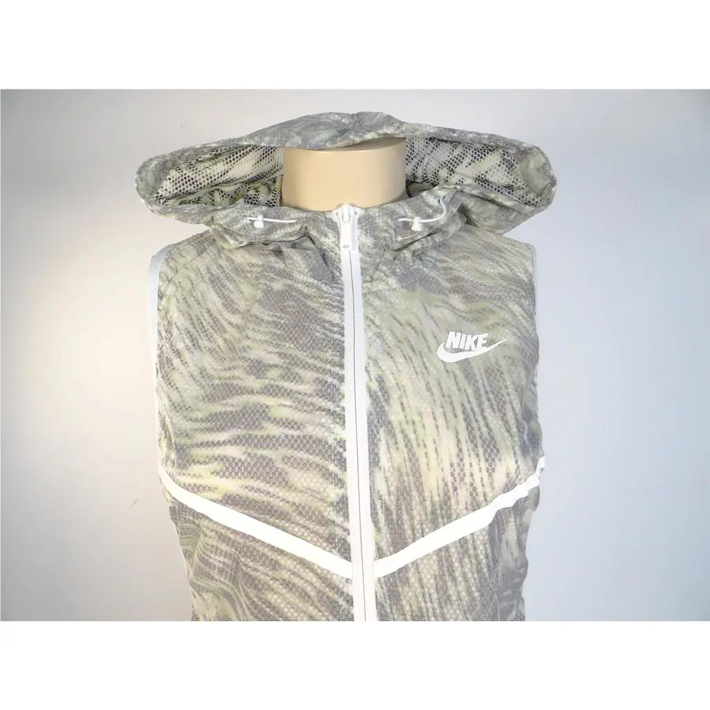 Nike clothing - Volt, Gray, White 9
