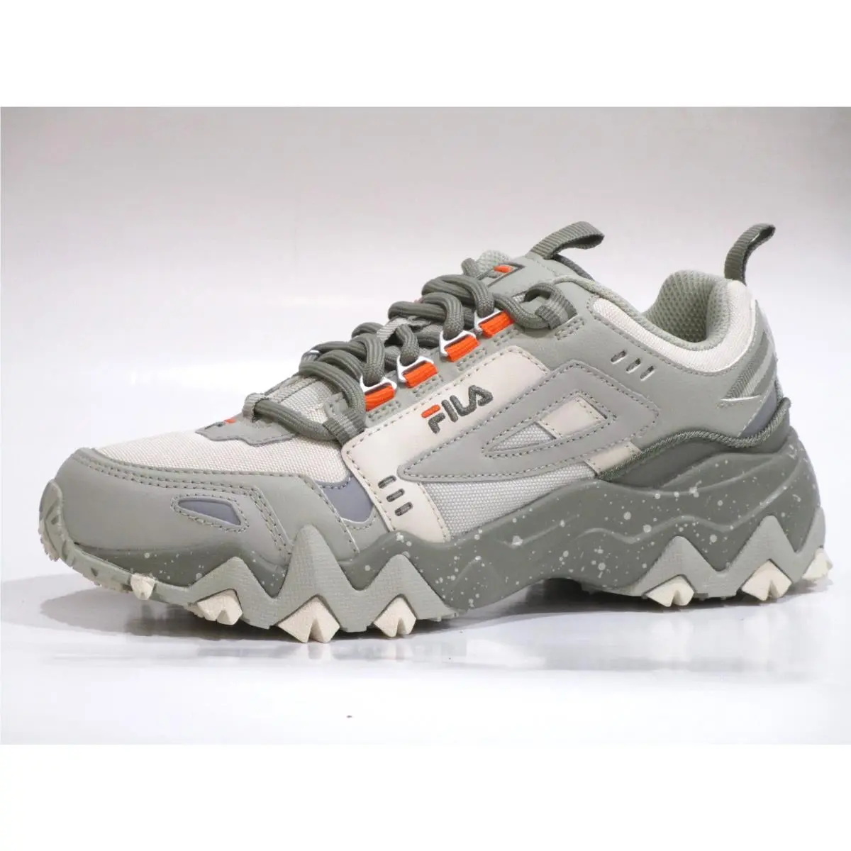 Fila Women`s Oakmont TR 5JM01566-101 Sneaker Shoes Size 5 Medium US