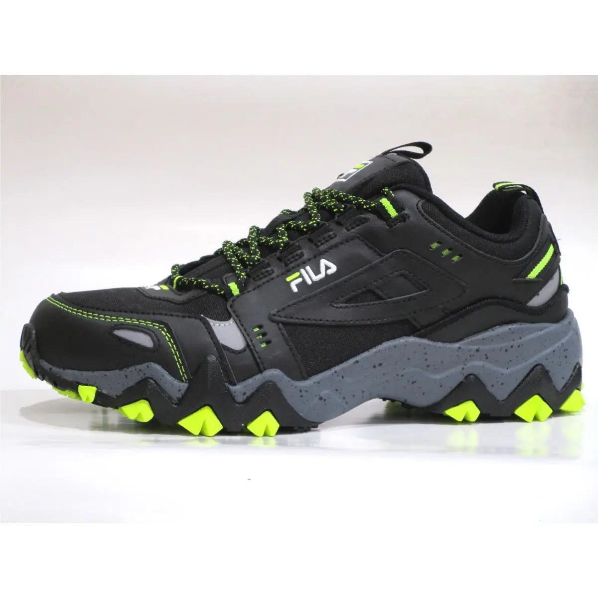 Fila Men`s Oakmont TR 1JM00845-007 Sneaker Shoes Size 9.5 M US