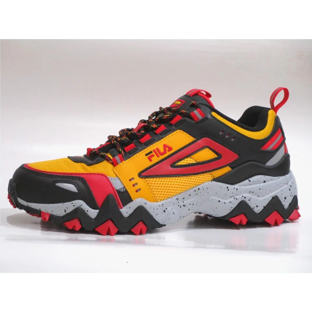 Fila Men`s Oakmont TR 1JM01690-704 Sneaker Shoes Size 9.5 M US