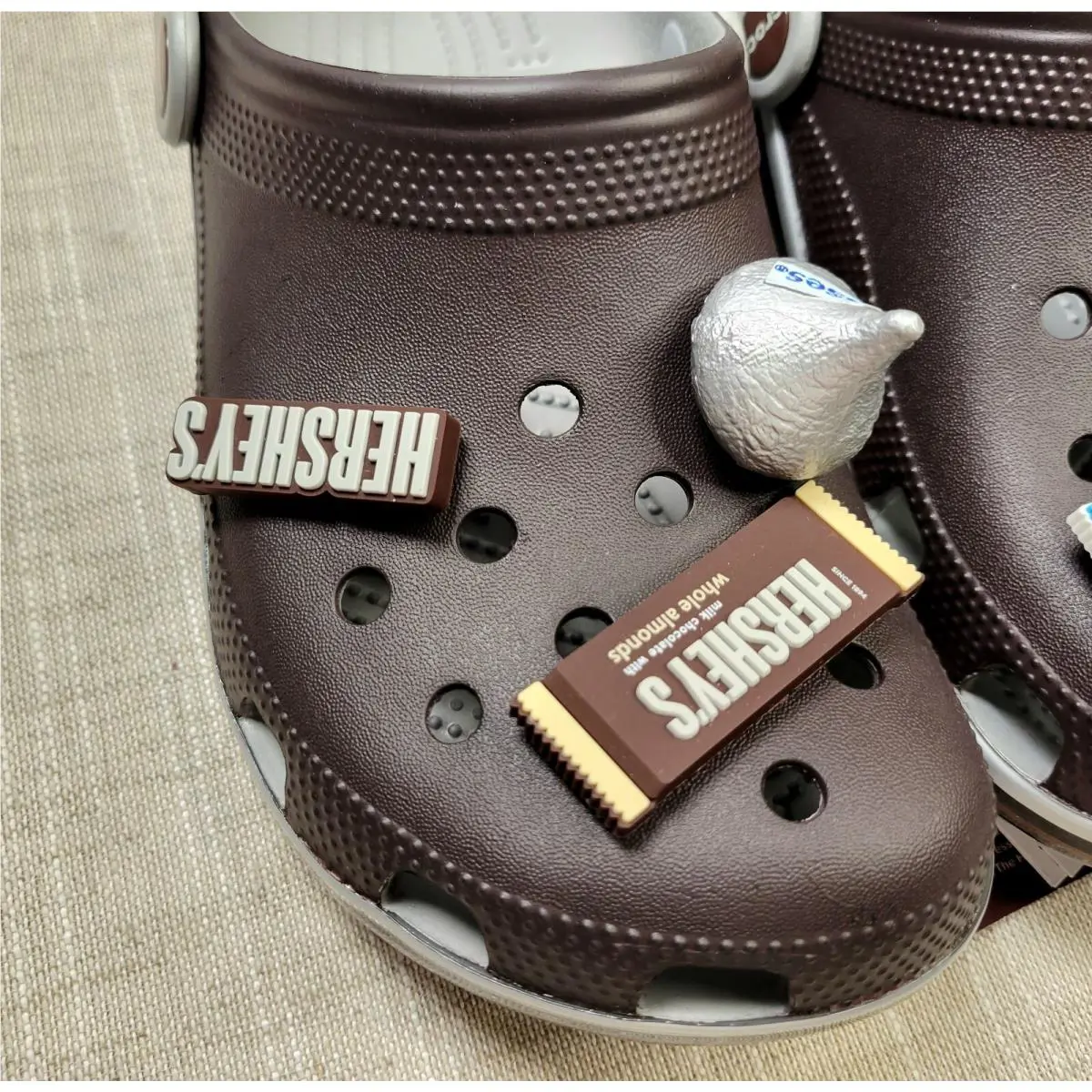Crocs shoes - CROCS Hershey `s - Hershey - Brown Silver 6