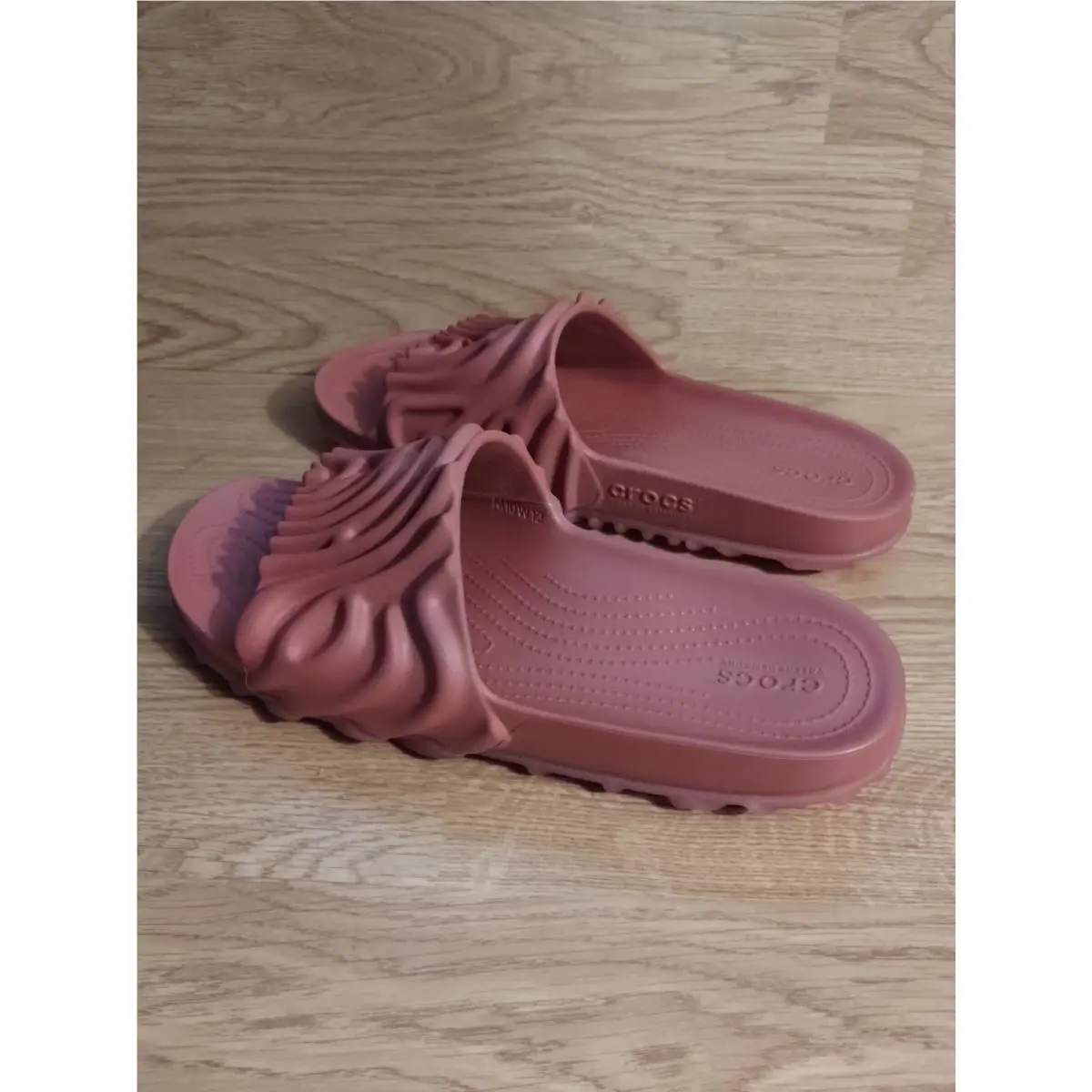 Crocs shoes - Classic - Classic - Red (UPC: 196265831487) 0