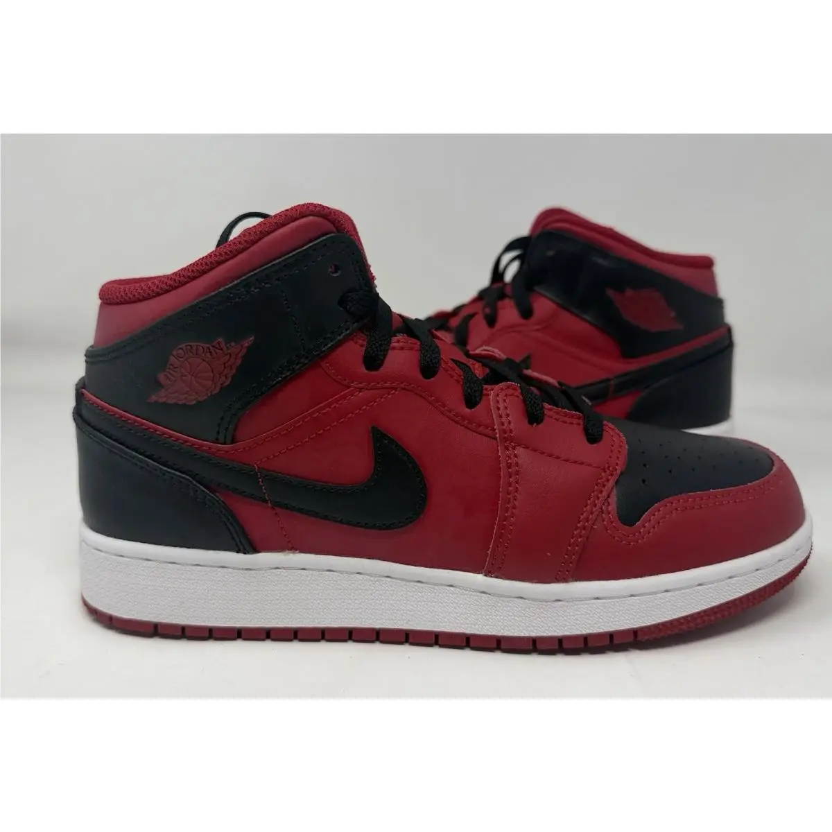 Nike Air Jordan 1 Mid (gs) Jordan Air Jordan 1 Mid GS Gym Red/black/white 5.5Y Reverse Bred 554725-660