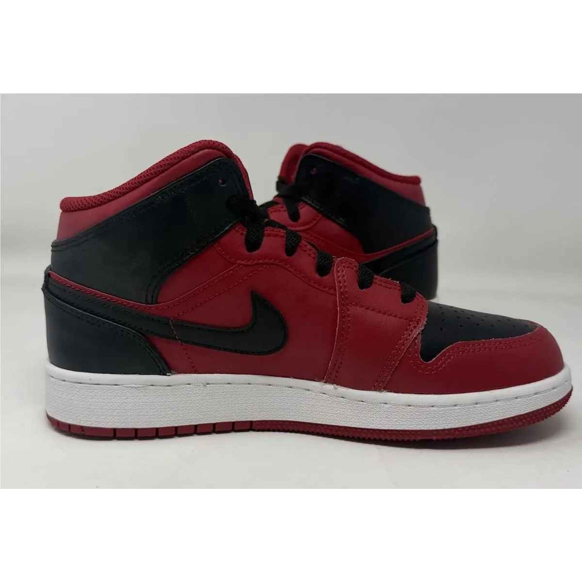 Nike shoes - Air Jordan 1 Mid (GS) - 554725-660 - Red, Black, White 4