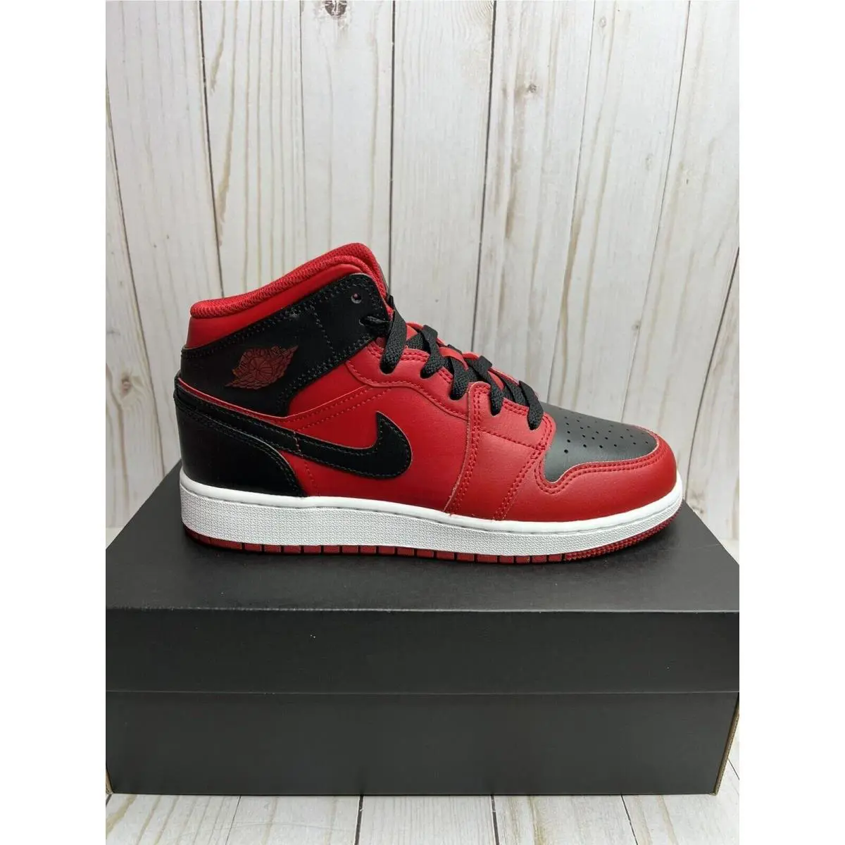 Nike shoes - Nike Kids Air Jordan 1 Mid - 554725 660 - Red 1