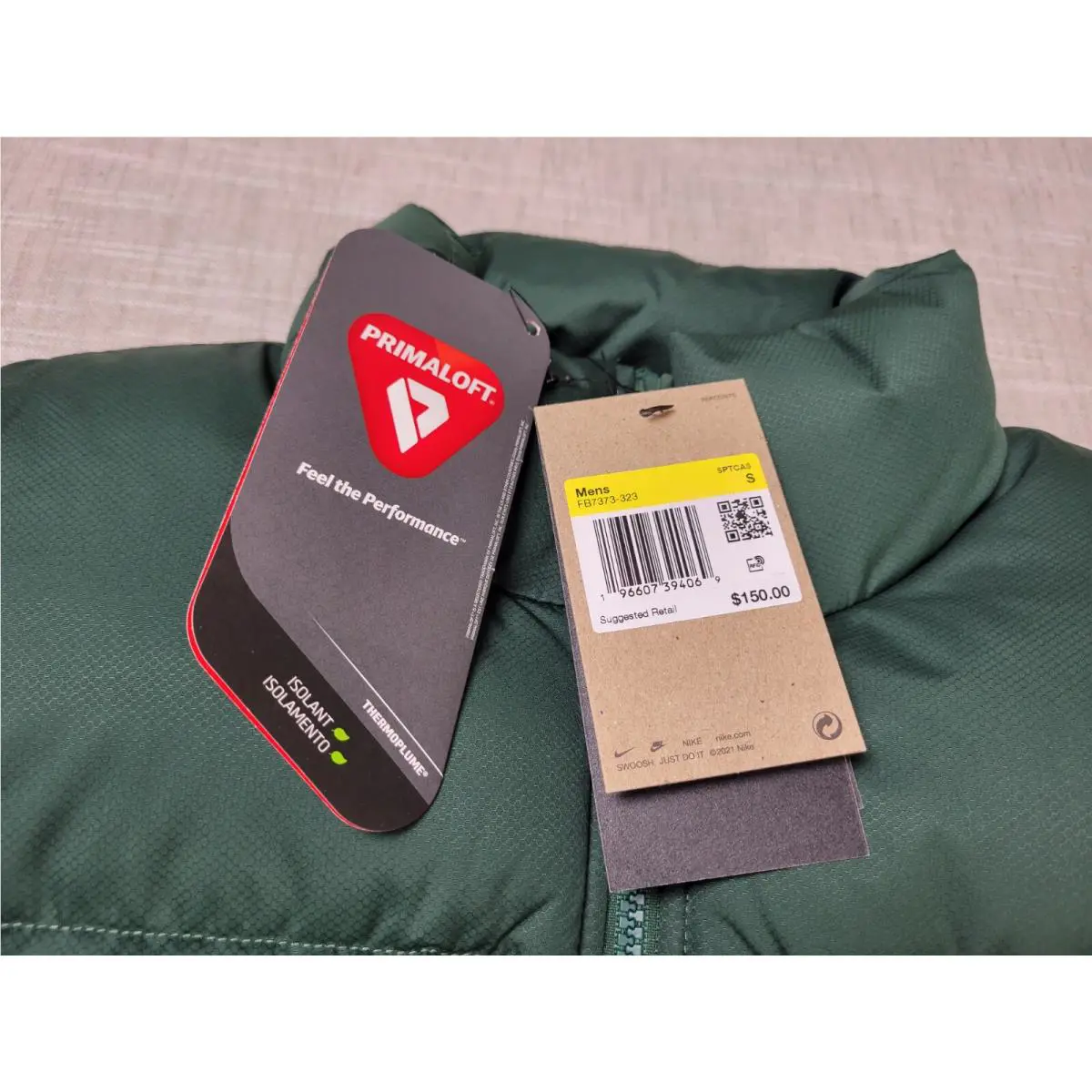 Nike clothing - Nike Sportswear Club Primaloft Puffer Vest - FB7373-323 - Green 6