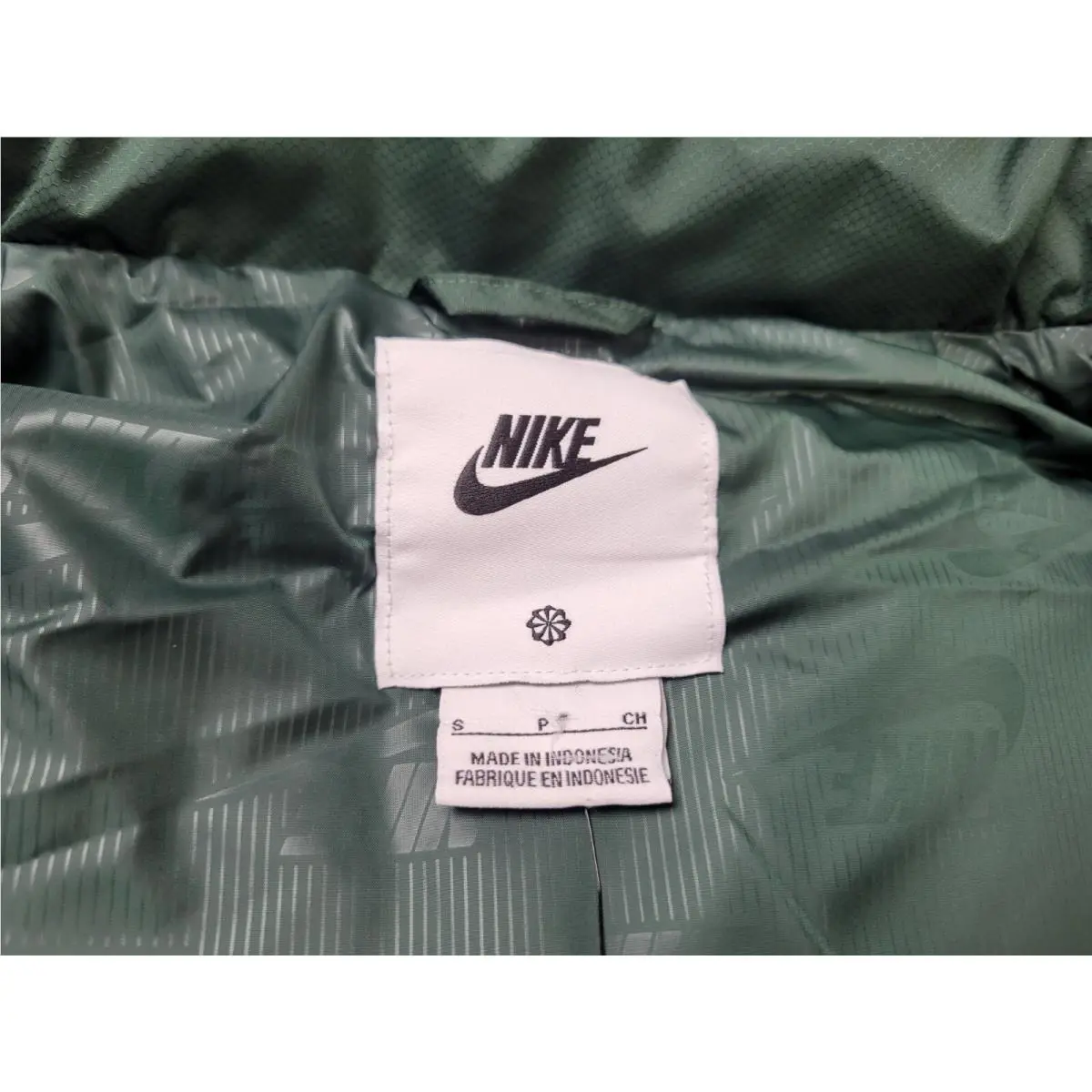 Nike clothing - Nike Sportswear Club Primaloft Puffer Vest - FB7373-323 - Green 7